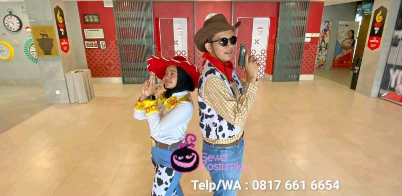 Sewa Kostum Woody dan Jessie Toy Story di Jakarta